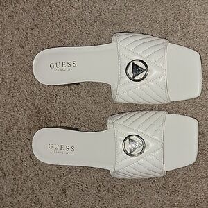 New guess faux leather beige tan gold logo slide sandal size 8M
